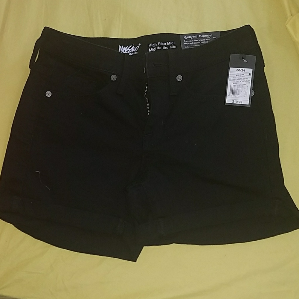 High rise Black Shorts